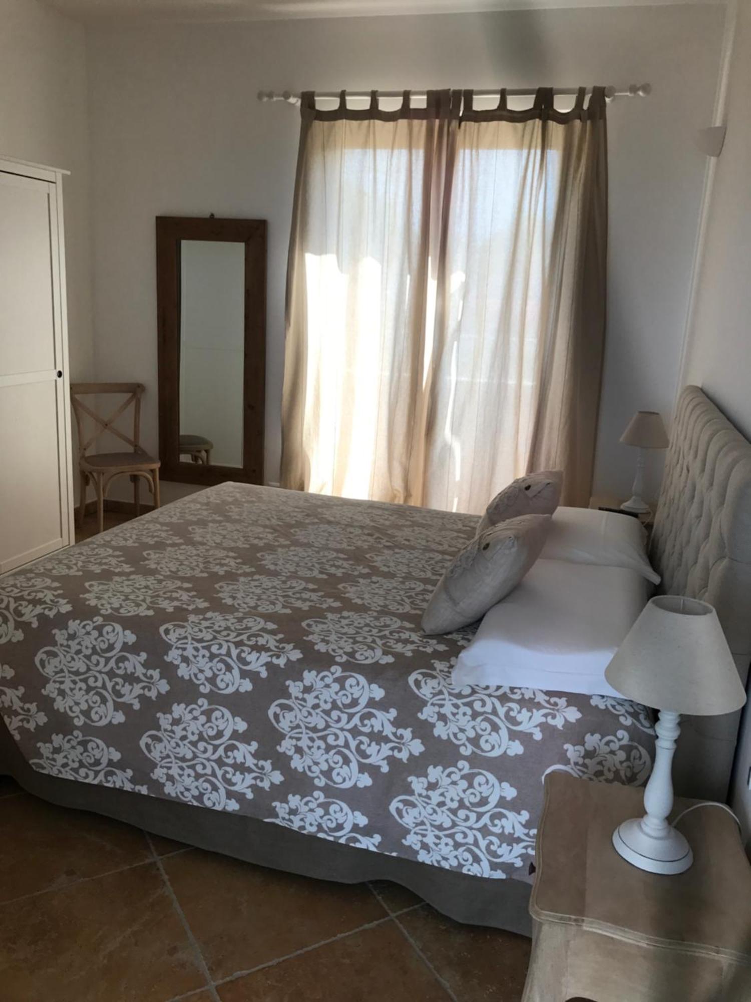Dimora Le Ginestre Adults Only Bed & Breakfast Fasano Bilik gambar