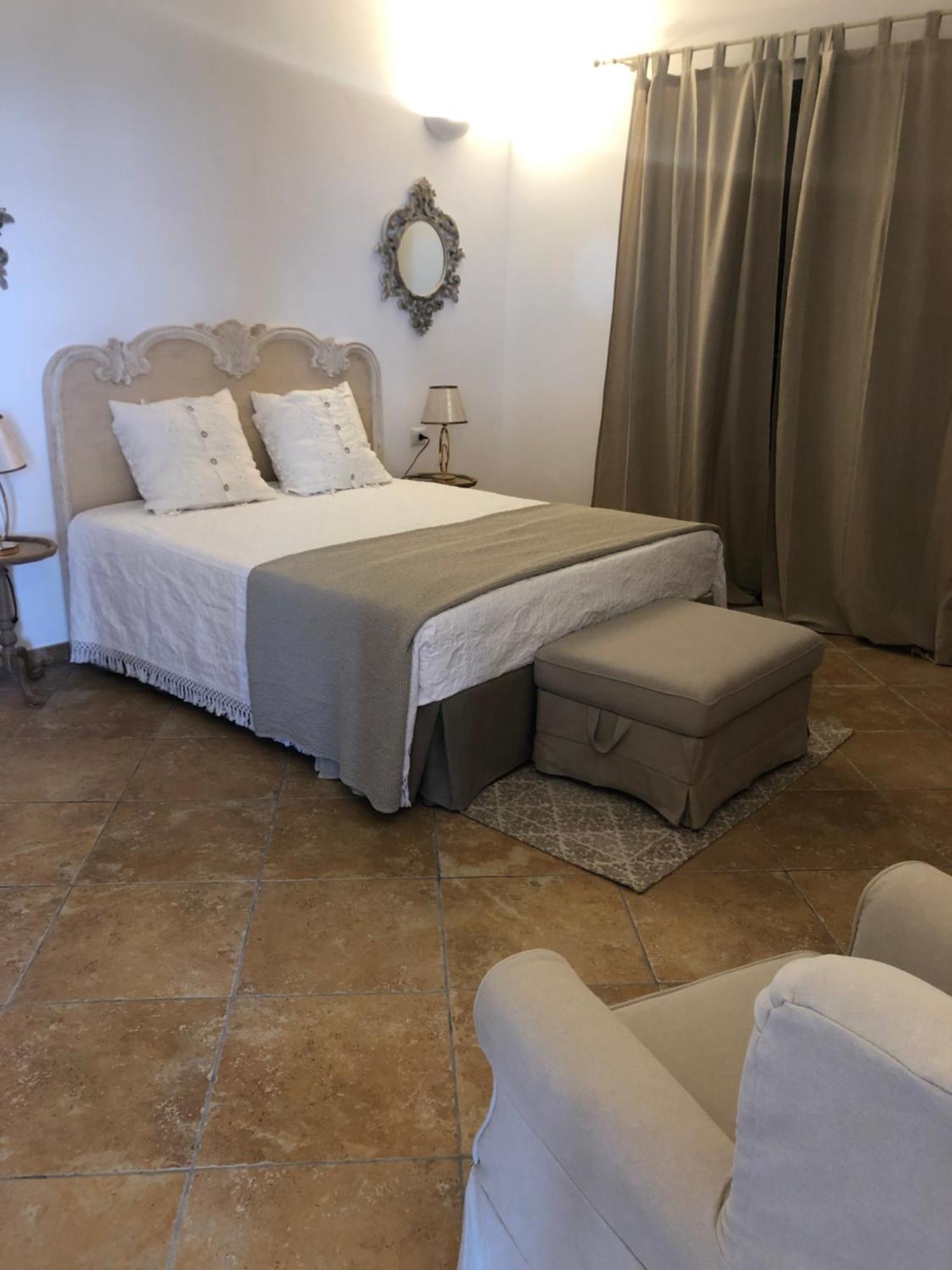 Dimora Le Ginestre Adults Only Bed & Breakfast Fasano Bilik gambar