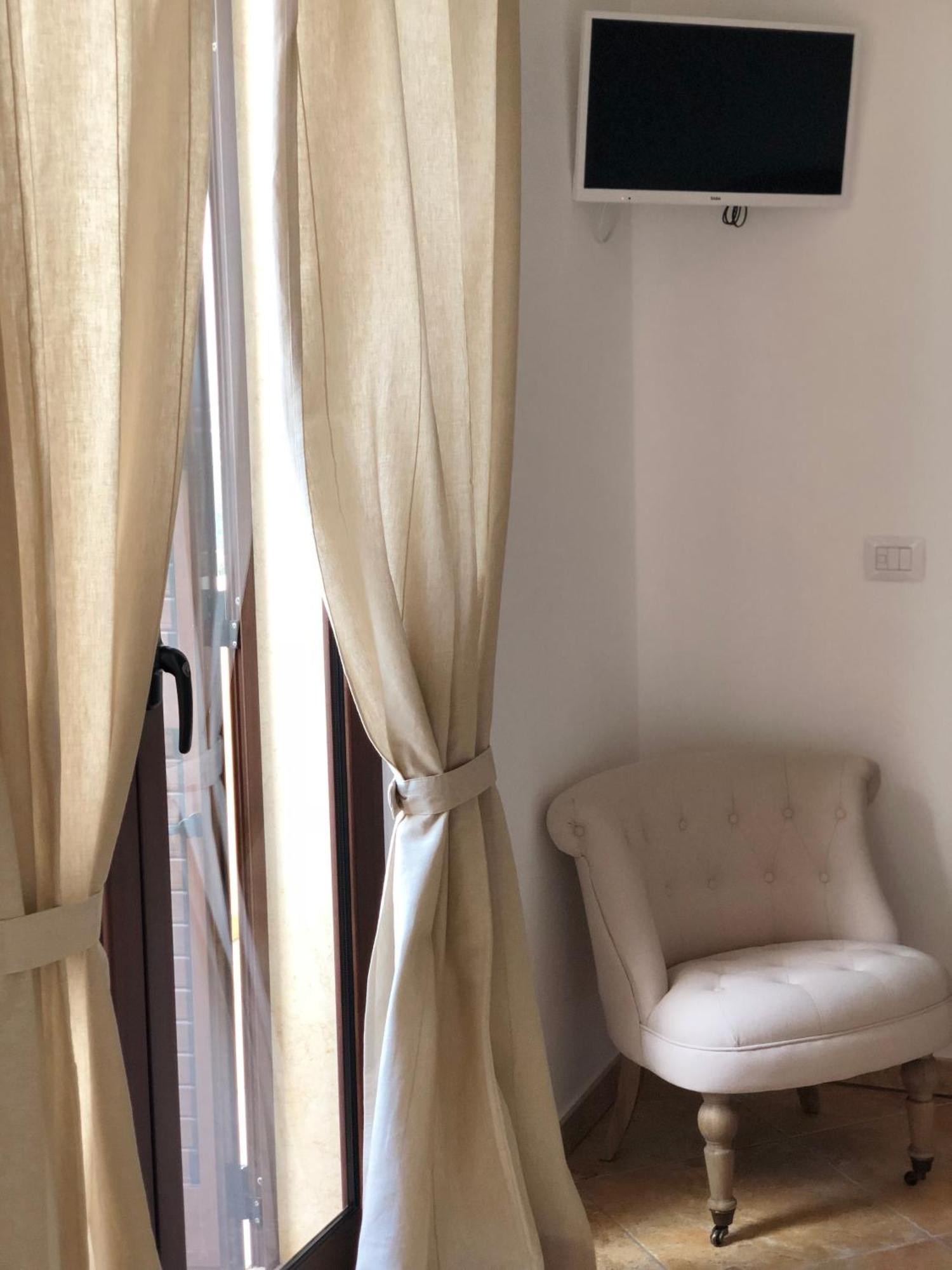Dimora Le Ginestre Adults Only Bed & Breakfast Fasano Bilik gambar