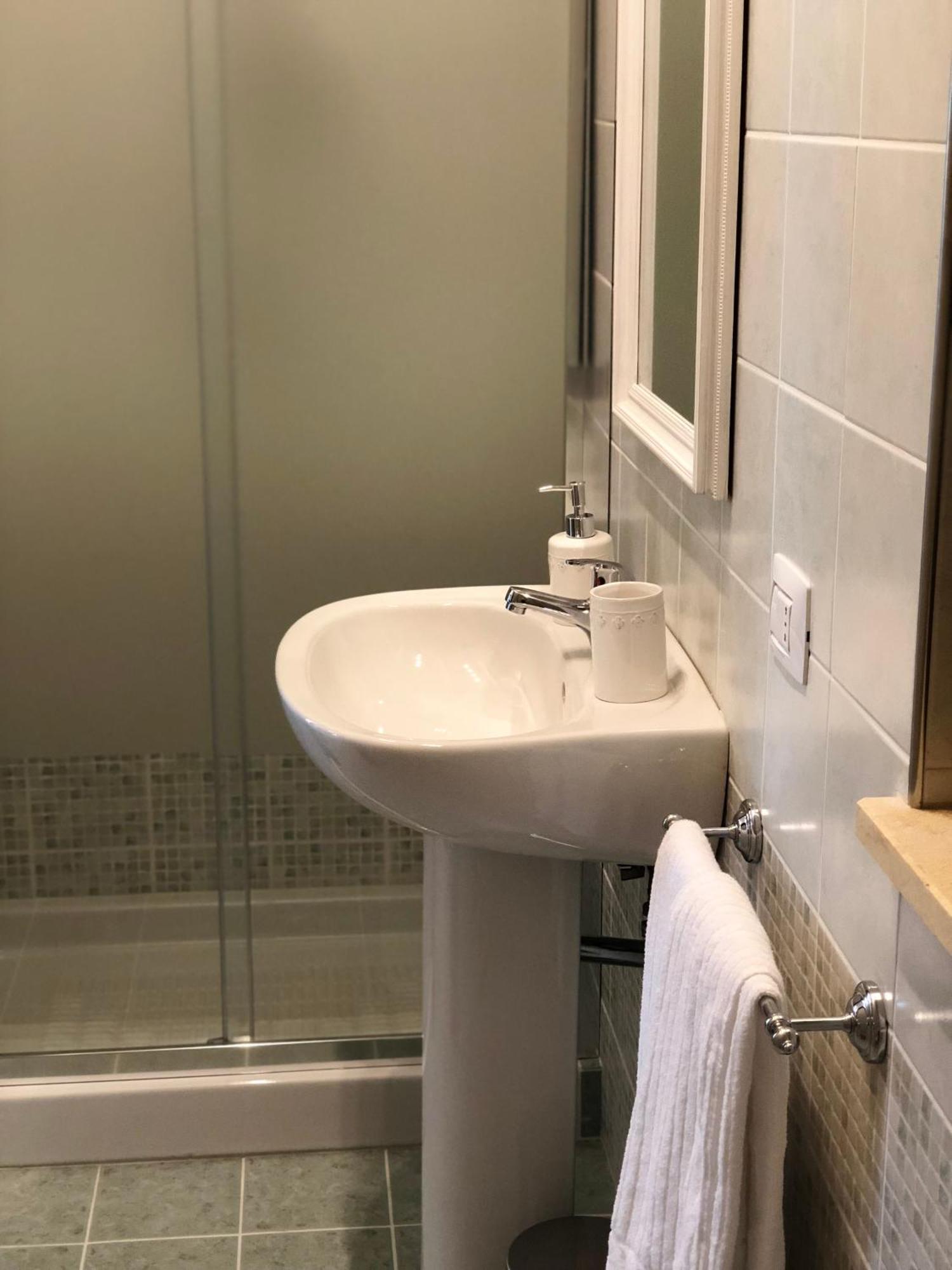 Dimora Le Ginestre Adults Only Bed & Breakfast Fasano Bilik gambar