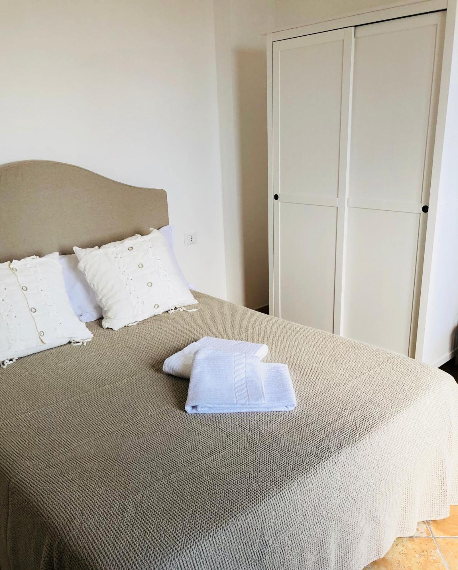 Dimora Le Ginestre Adults Only Bed & Breakfast Fasano Bilik gambar